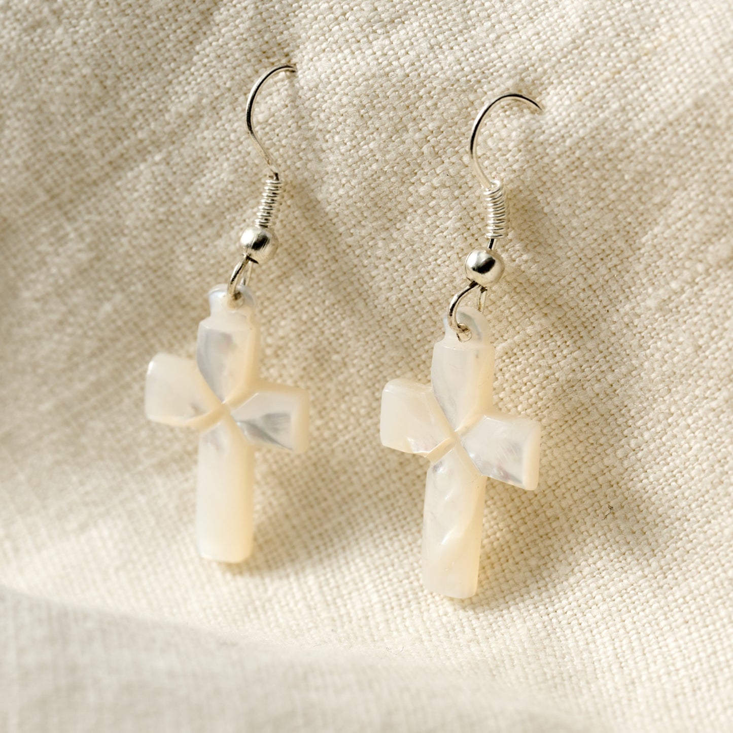 Earrings cross MOP 1.5L white/silver