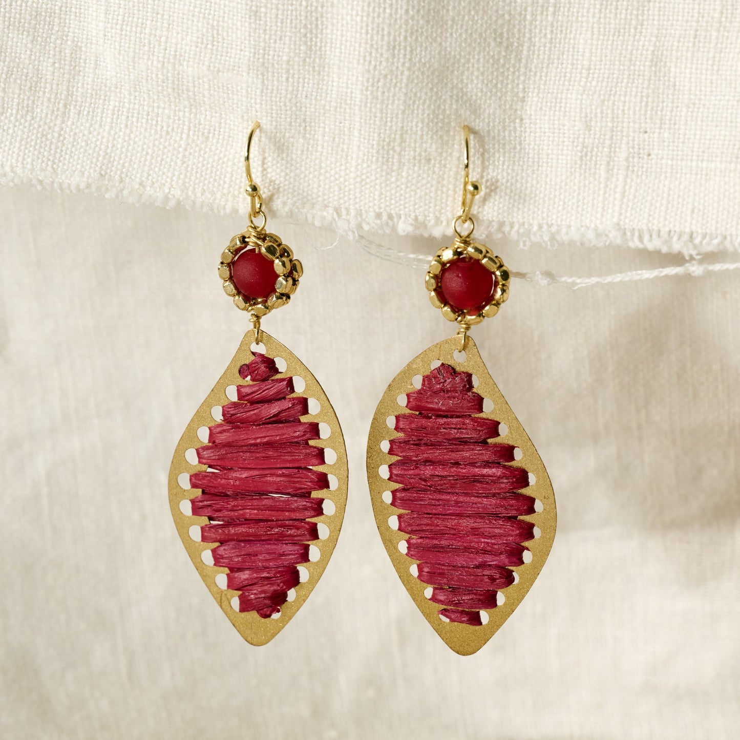 Earrings threaded raffia/brass 2.5L red/gold