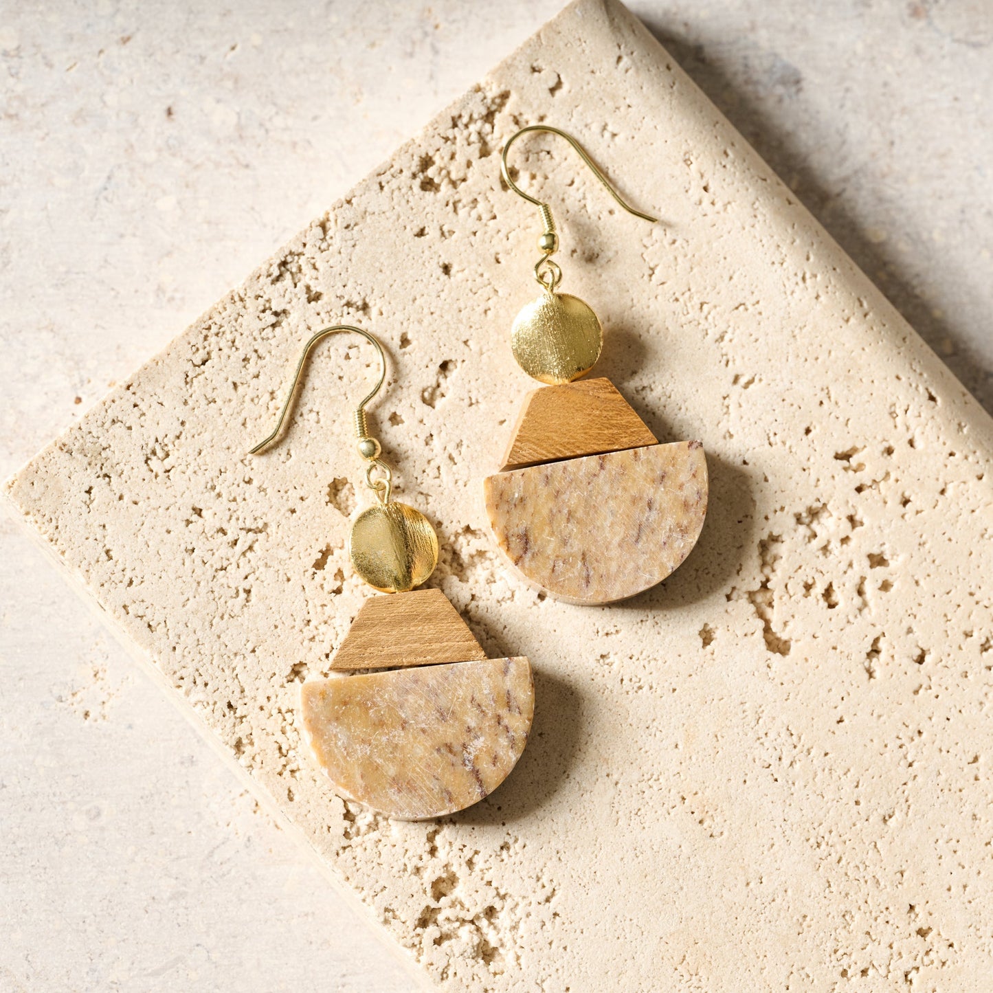 Earrings dangle wood/gorara 2.5L gld/brn/gry/asst
