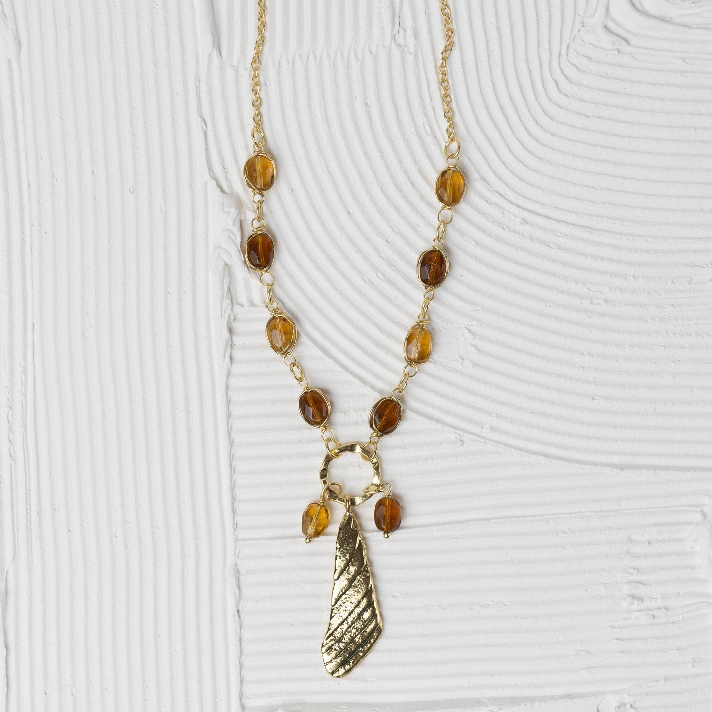 Necklace bead w/pendant br/glss 24L yel/brn/brass