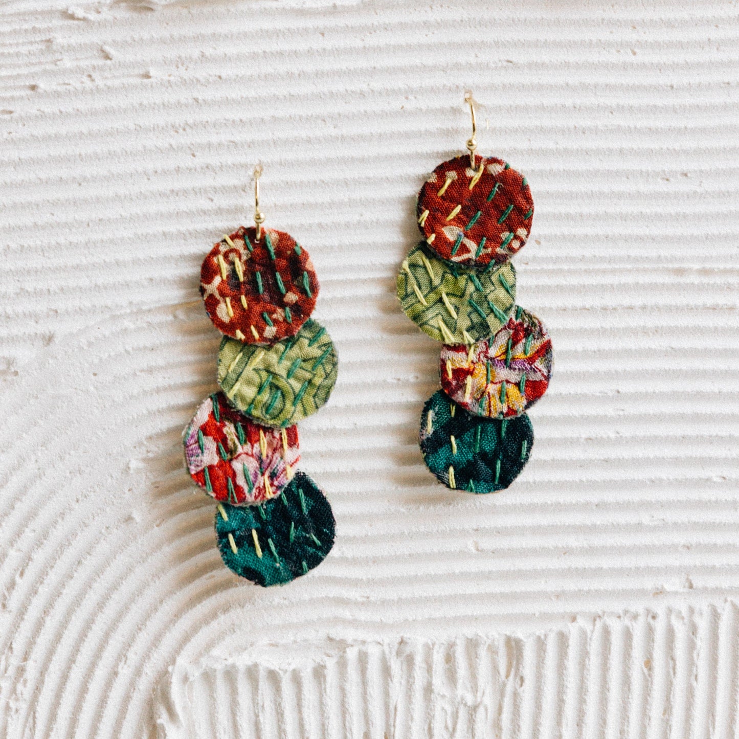 Earrings dangle circle kantha/brss 2.5L brss/multi