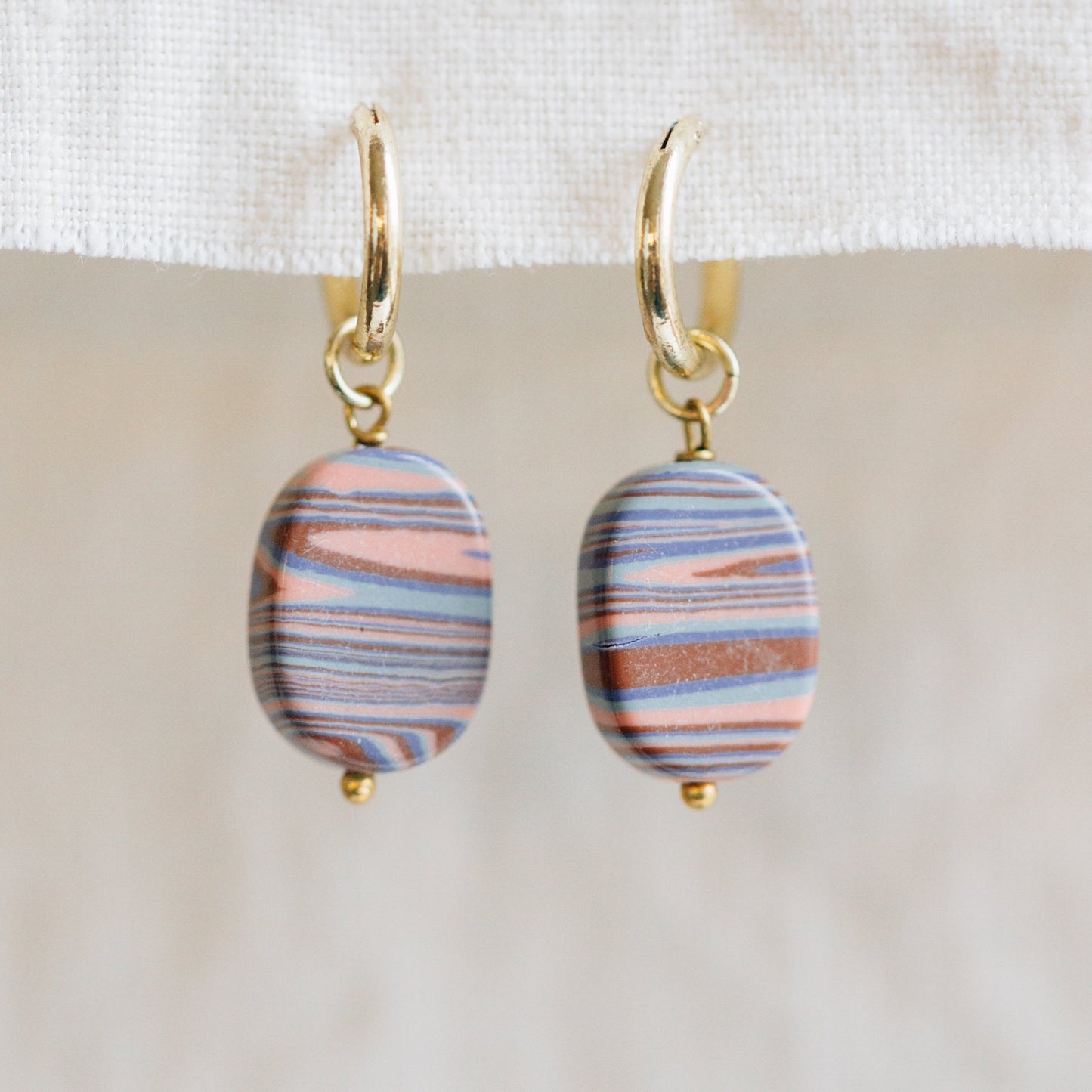 Earrings dangle oval clay/brass 1.5L gry/prpl/orng