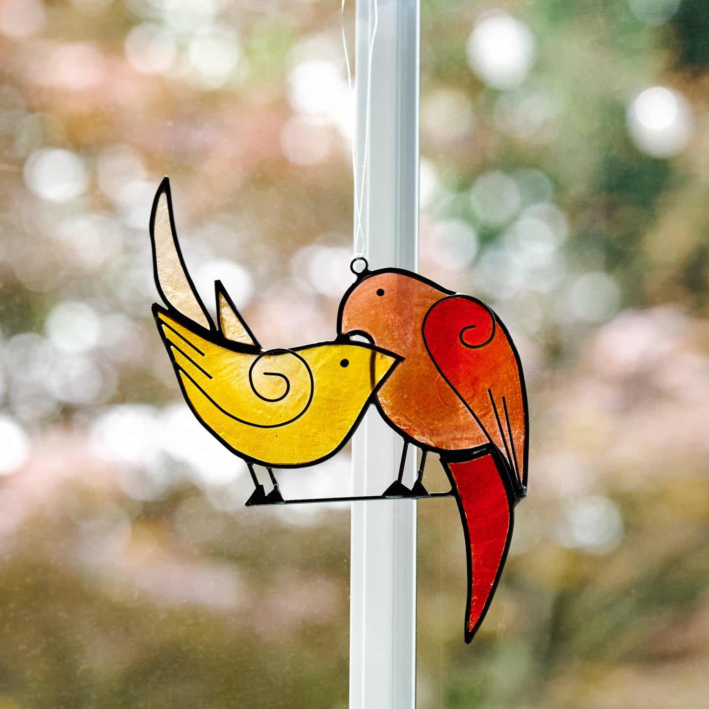 Suncatcher love birds capiz/mtl 4Wx5H orng/red