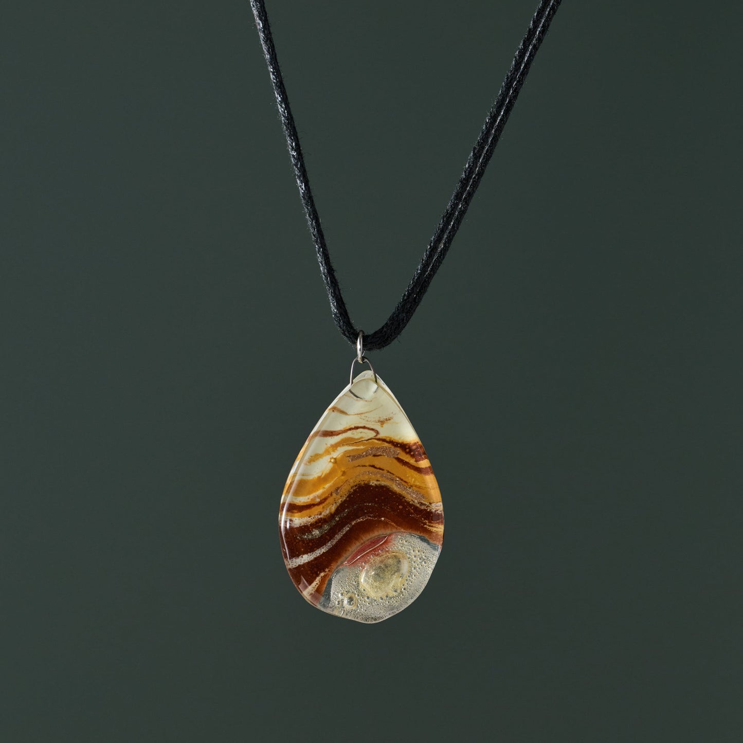 Necklace teardrop fused glass/cttn 18L rd/tan/blk