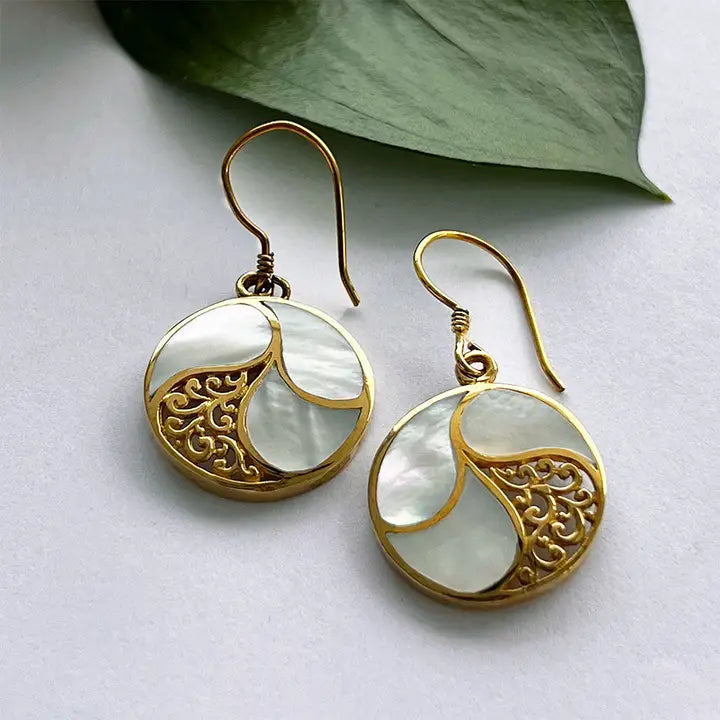 MOTHER OF PEARL FILIGREE EARRING - BRASS