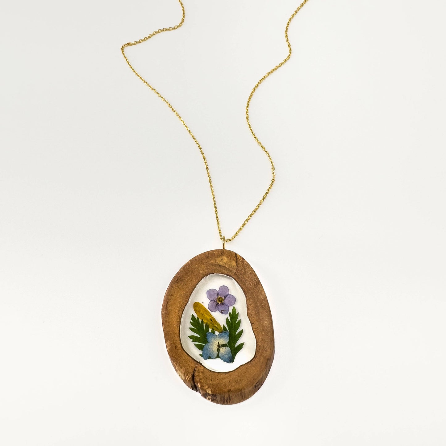 Botanical Wood-Framed Mixed Flowers Necklace