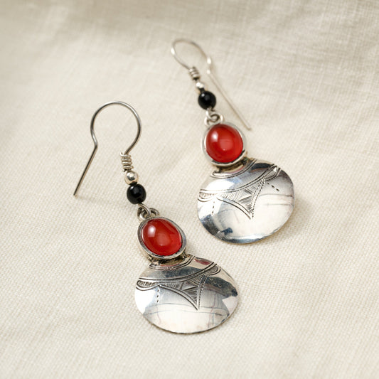 Earrings disc Tuareg silv/agate 2.25L silv/rd/blk