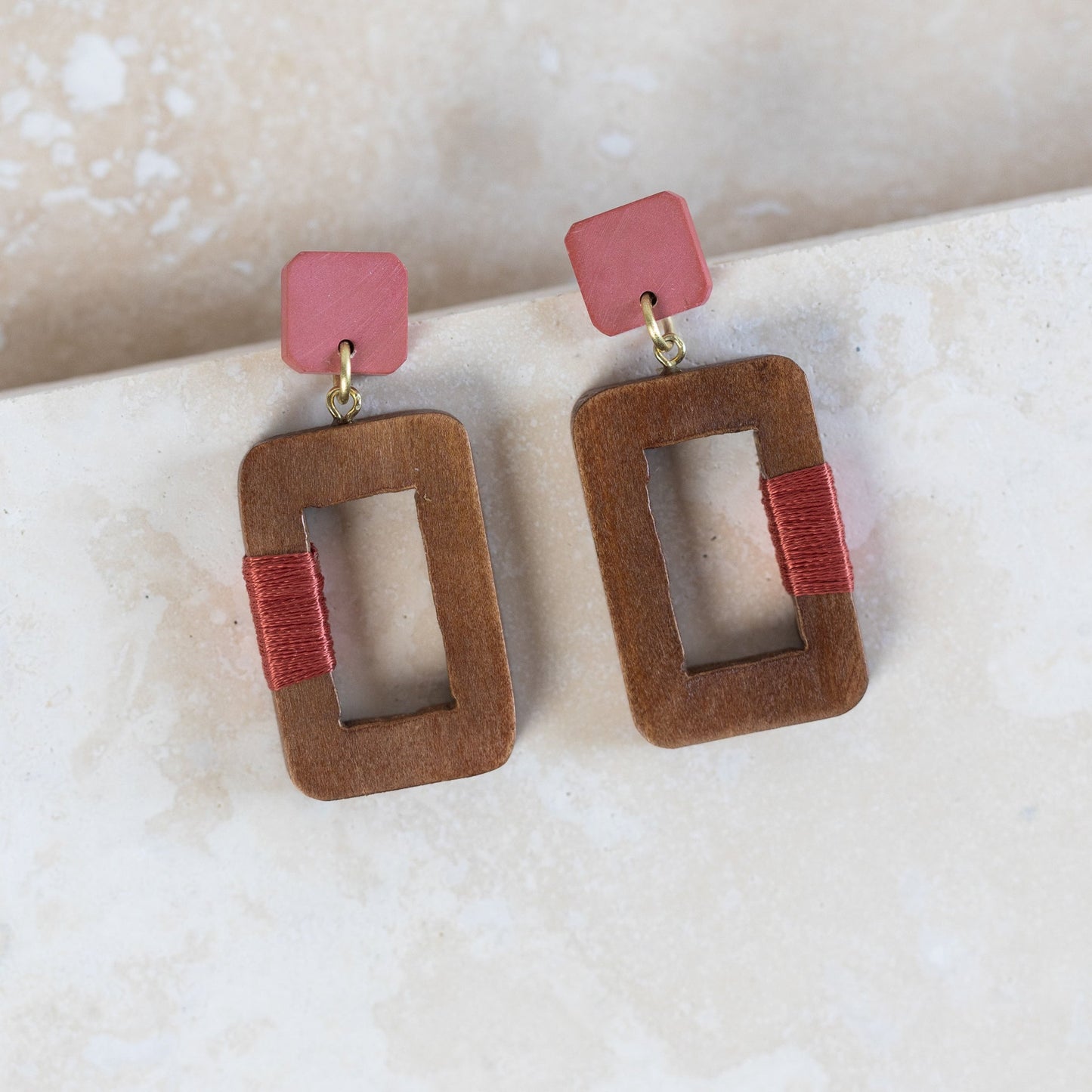 Earrings dangle rect wood/clay/silk 1.75L brn/orng