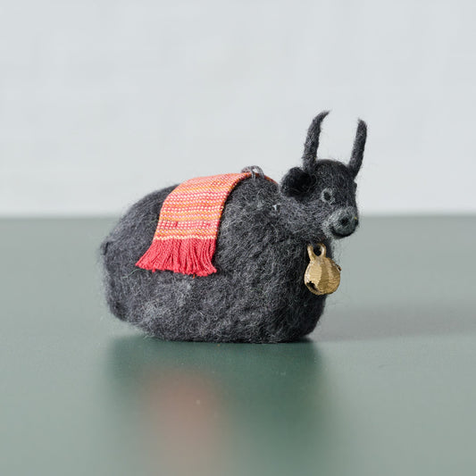 Ornament yak w/blanket wool/cotton 2.5L gray/red