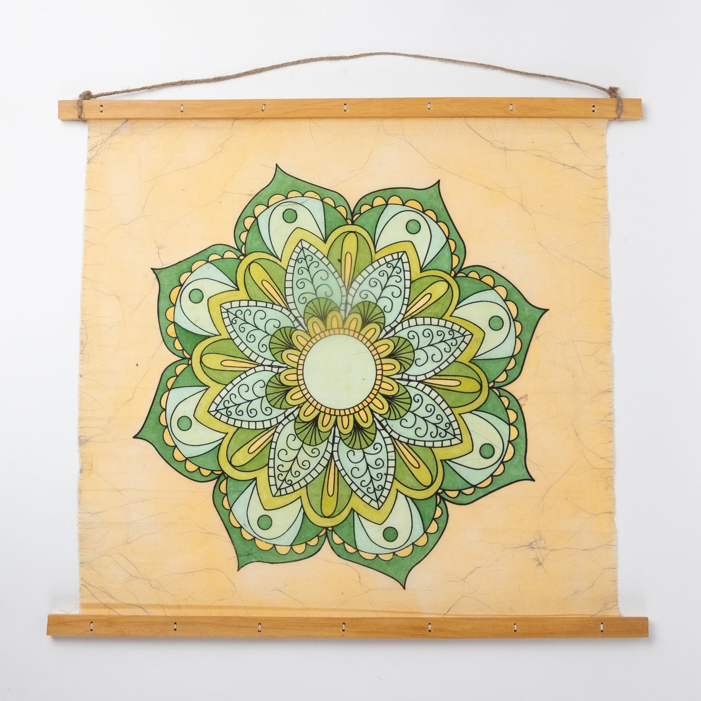 Wall hanging mandla batik cttn/wd 20sq tan/grn/yel