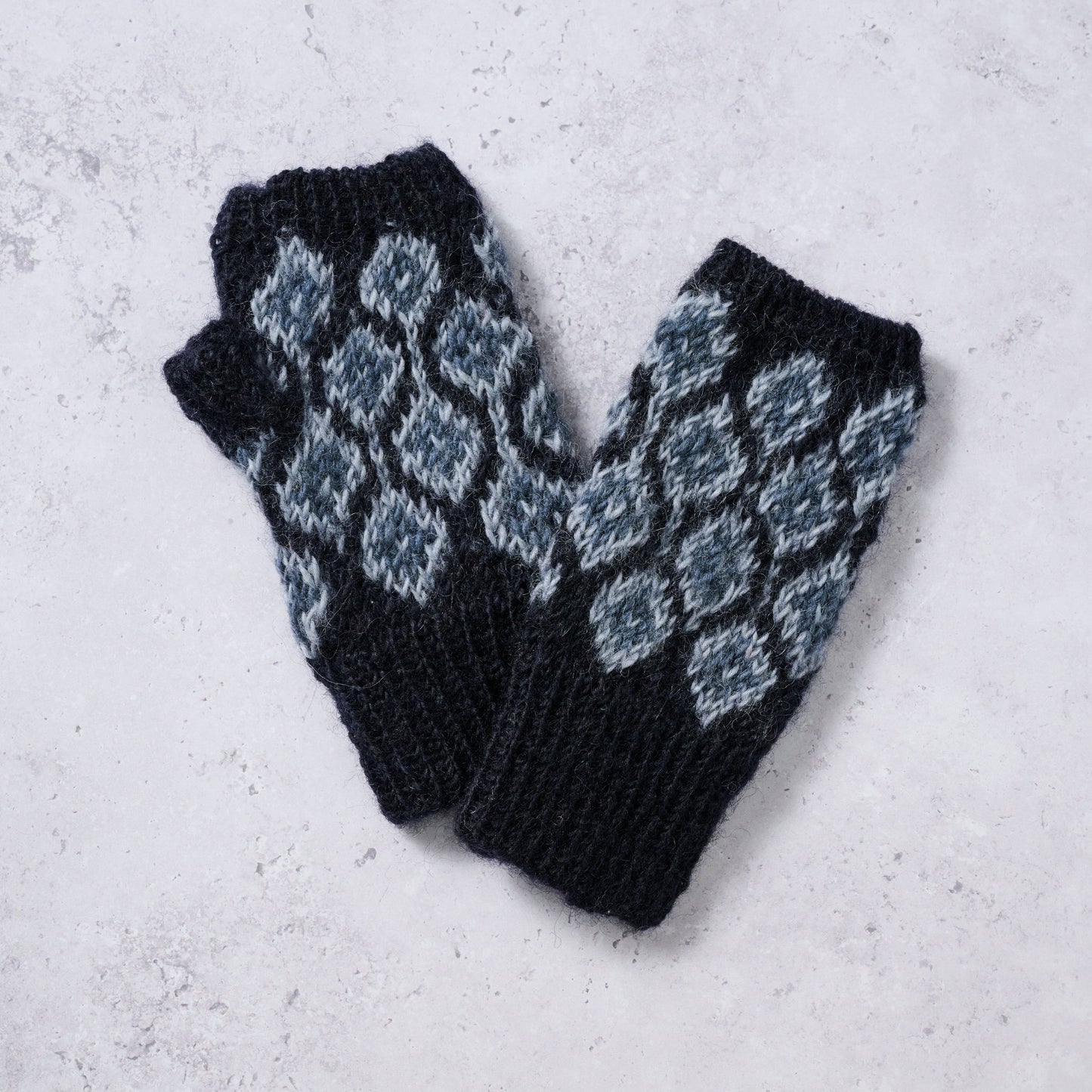 Wrist warmers joined diamonds wool 7L navy/lt blue