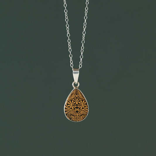 Necklace teardrop carved gourd/strlg 16L silv/brn
