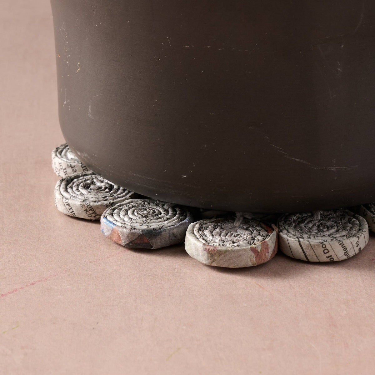 Balita Round Rolled Newsprint Trivet