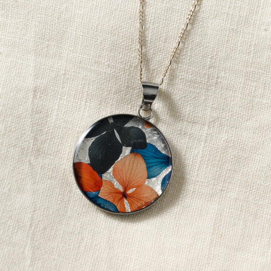 Necklace petal strlg silv/resin 16L silv/blue