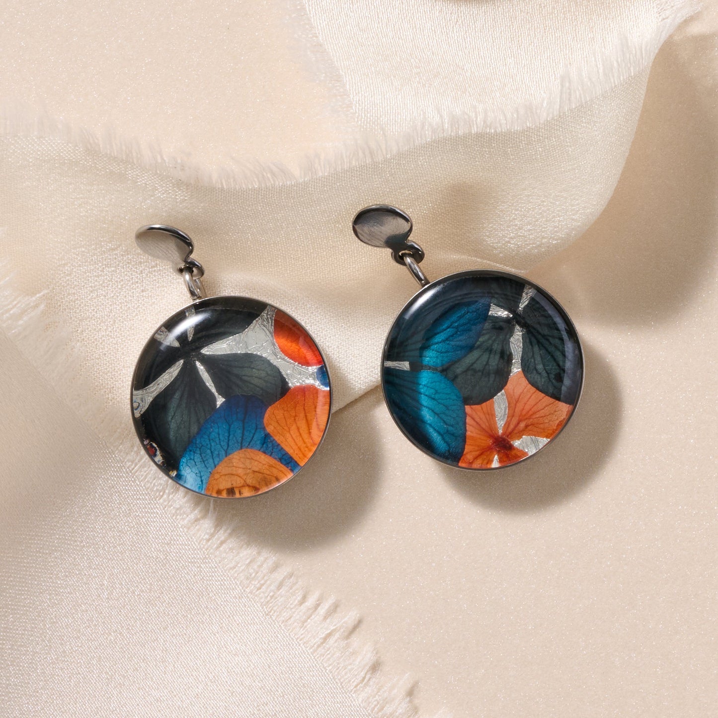 Earrings drop petals steel/resin 1.25L silv/blue