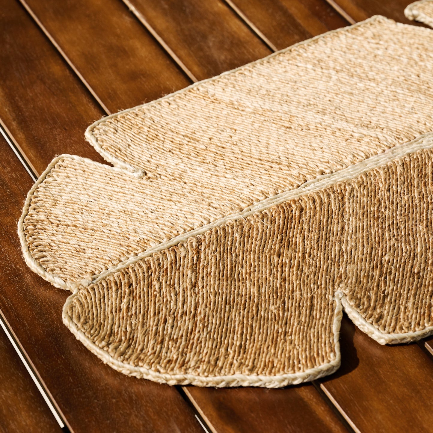 Table runner large leaf braided jute 51x12 nat/tan