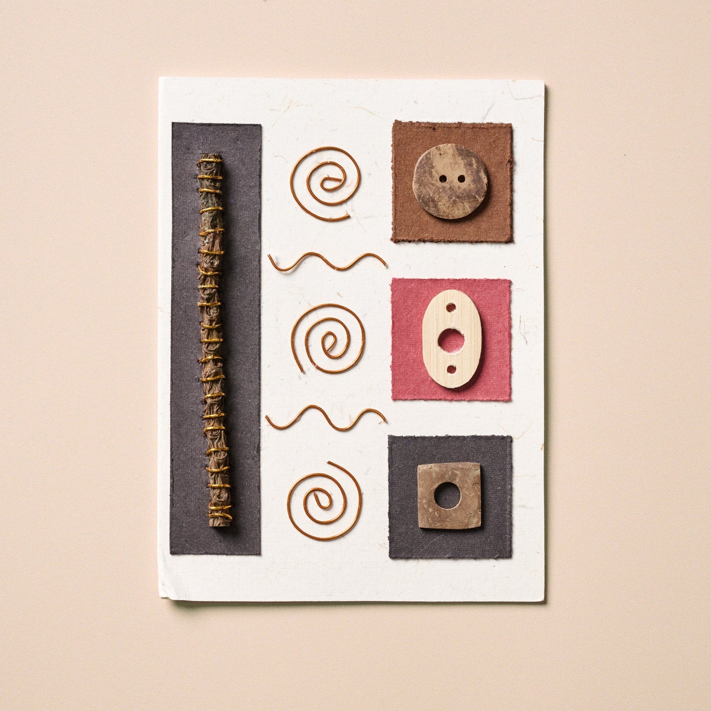 Card geometric M/3 ppr/wd/wr 4.25x6 wht/gld/rd/brn