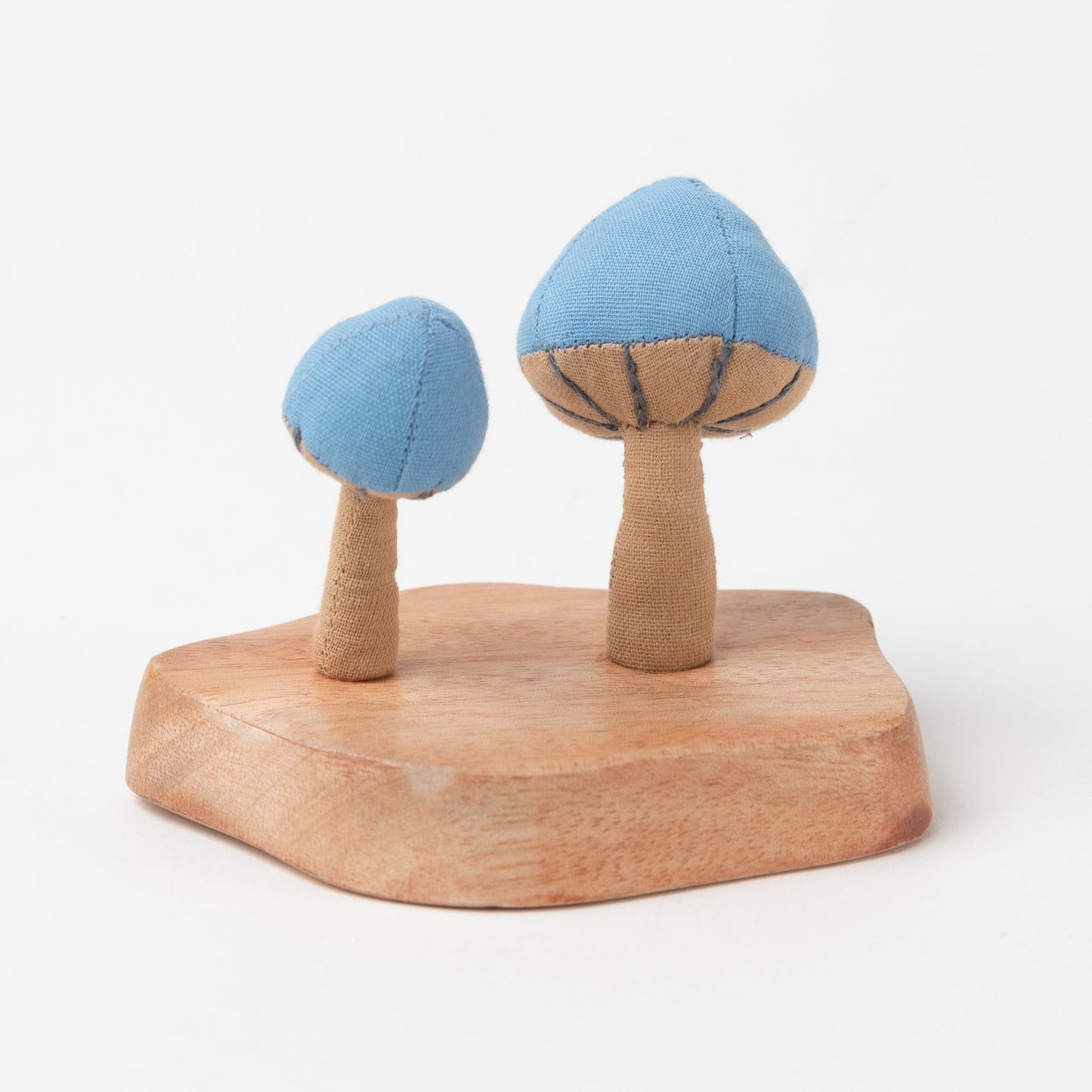Mushrooms on stand M/2 cttn/wood 3.5Dx3H blu/brn