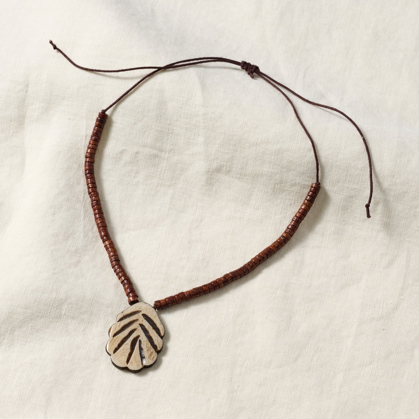 Necklace pend sm beads bone/wood/cord brn/tan
