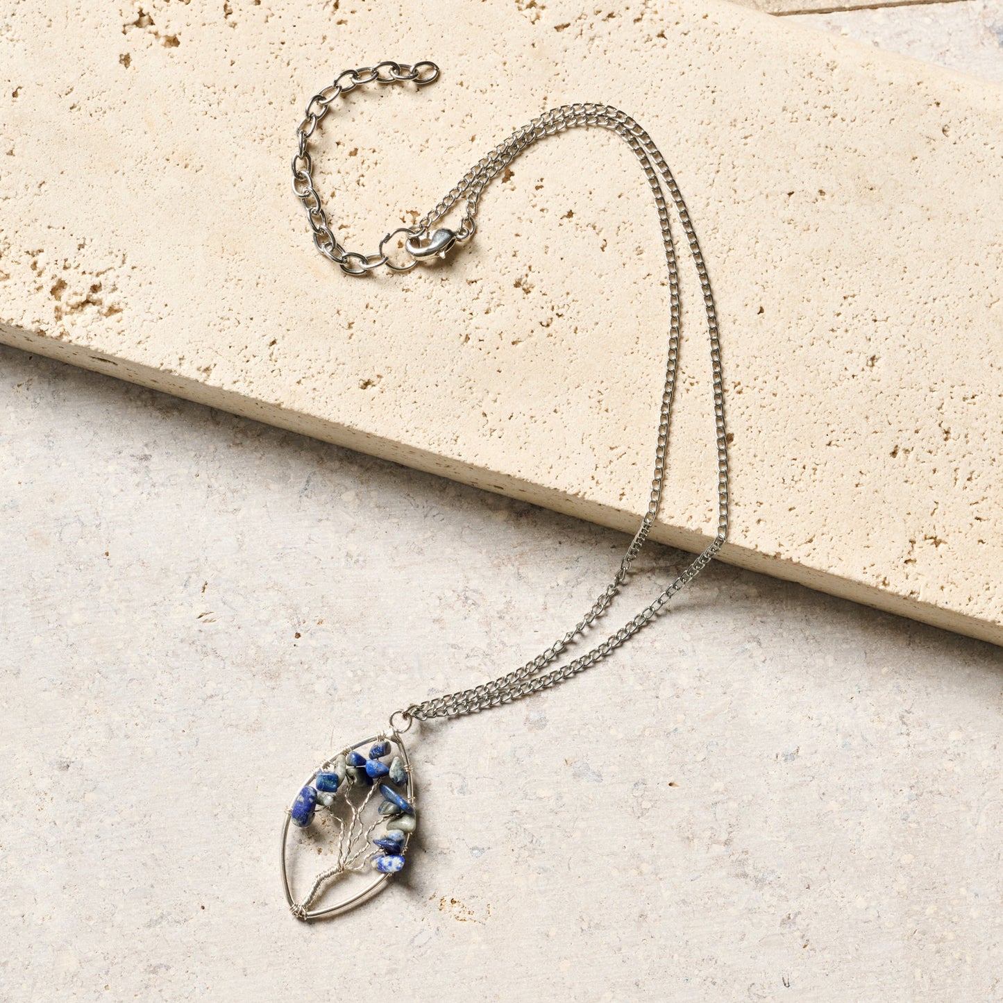 Necklace tree wire oval ir/br/lapis 15L silv/blue