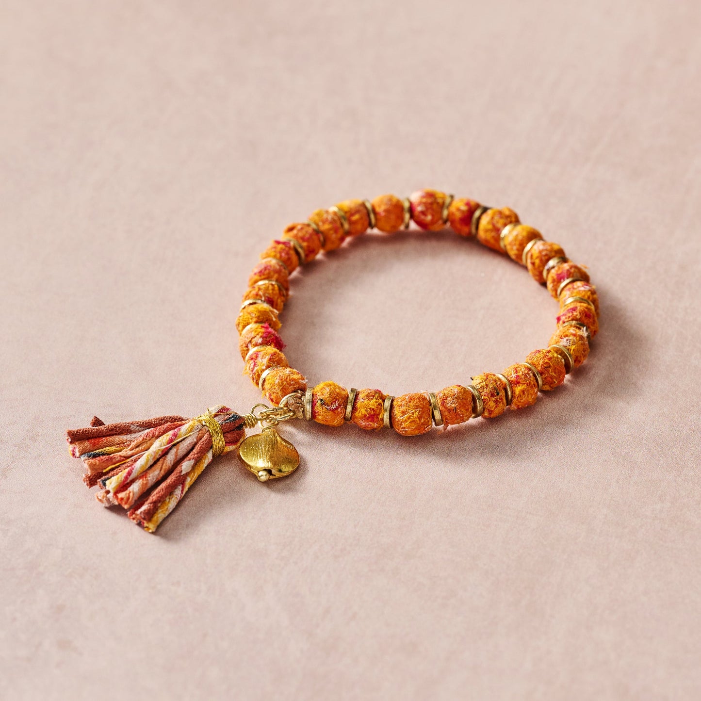 Bracelet beaded w/tassel sari/brss 2.5D orng/brss