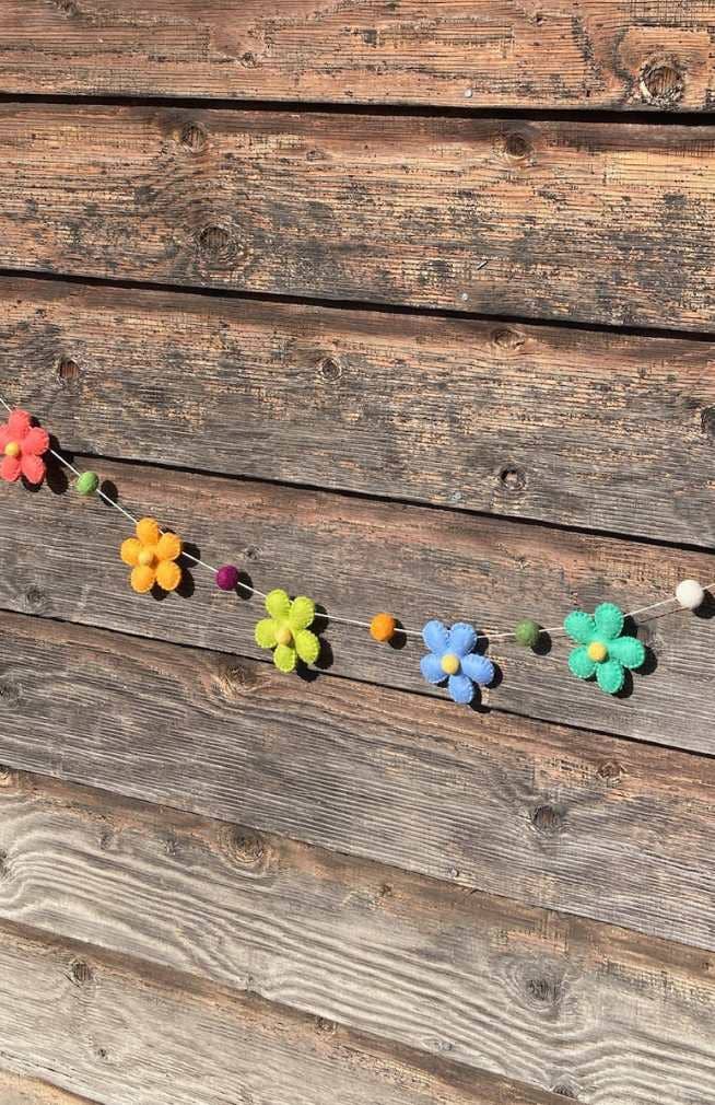 Felt Flower & Ball Garland