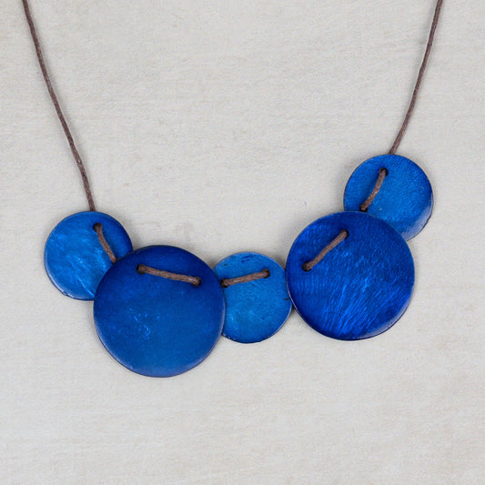 Necklace 5 threaded discs capiz/cord 18L blu/brn