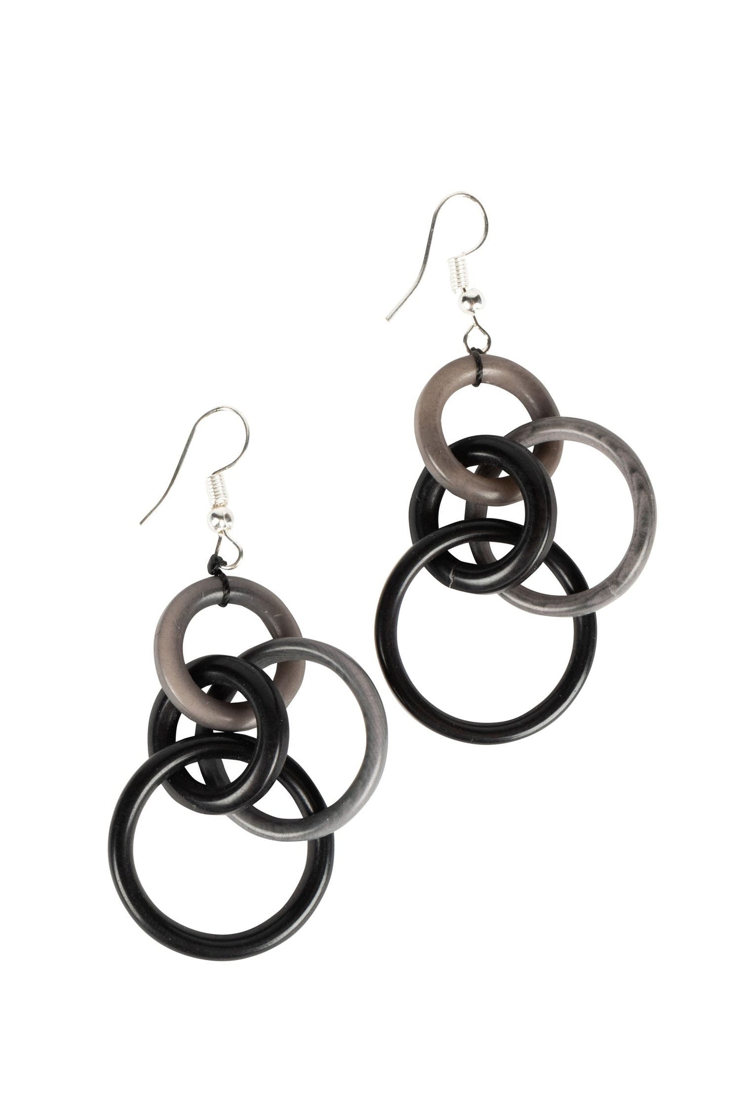 Earrings 4 linked circles tagua 2.5L blk/gray