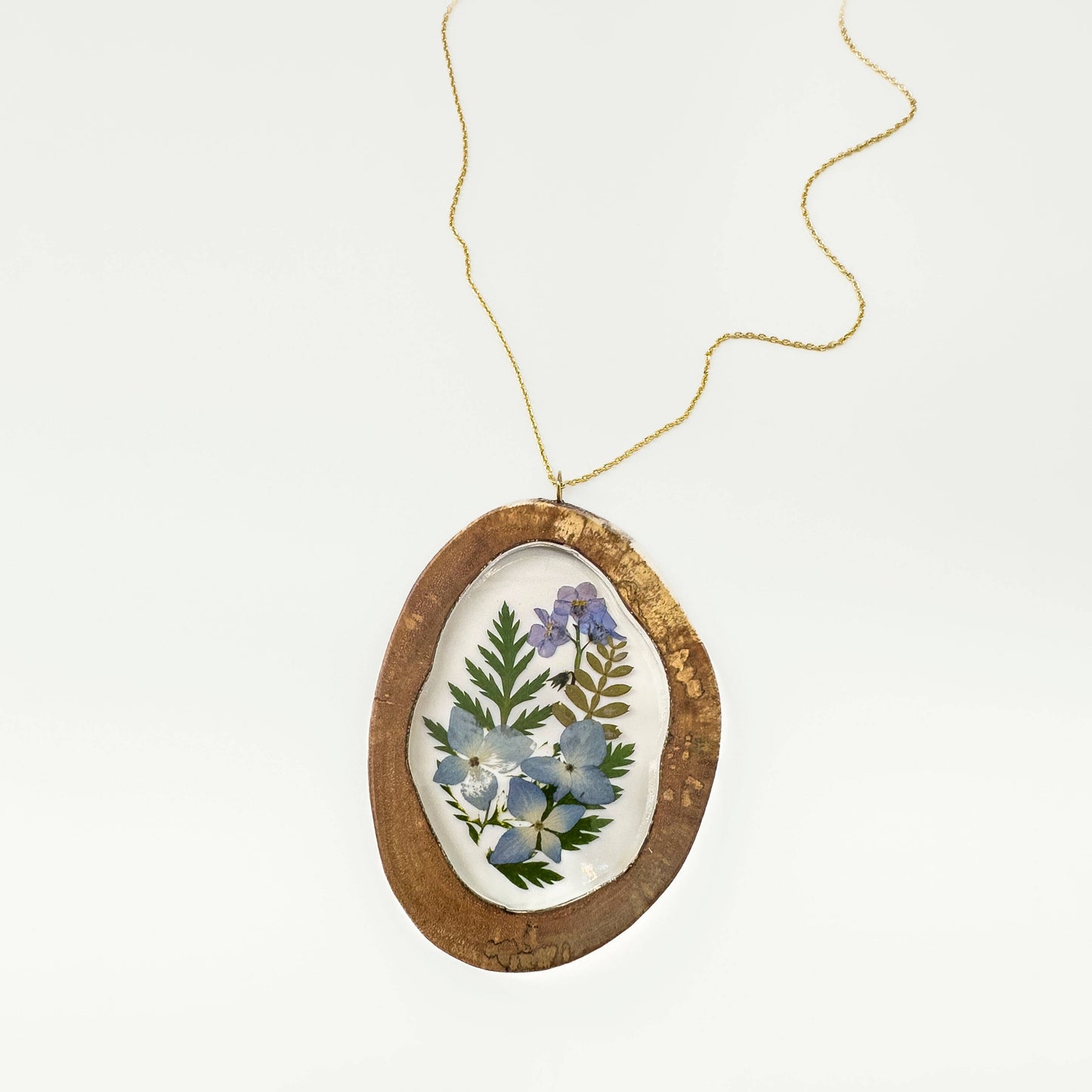 Botanical Wood-Framed Mixed Flowers Necklace