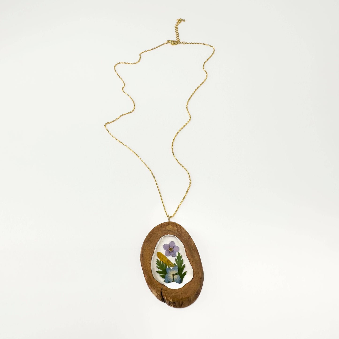 Botanical Wood-Framed Mixed Flowers Necklace
