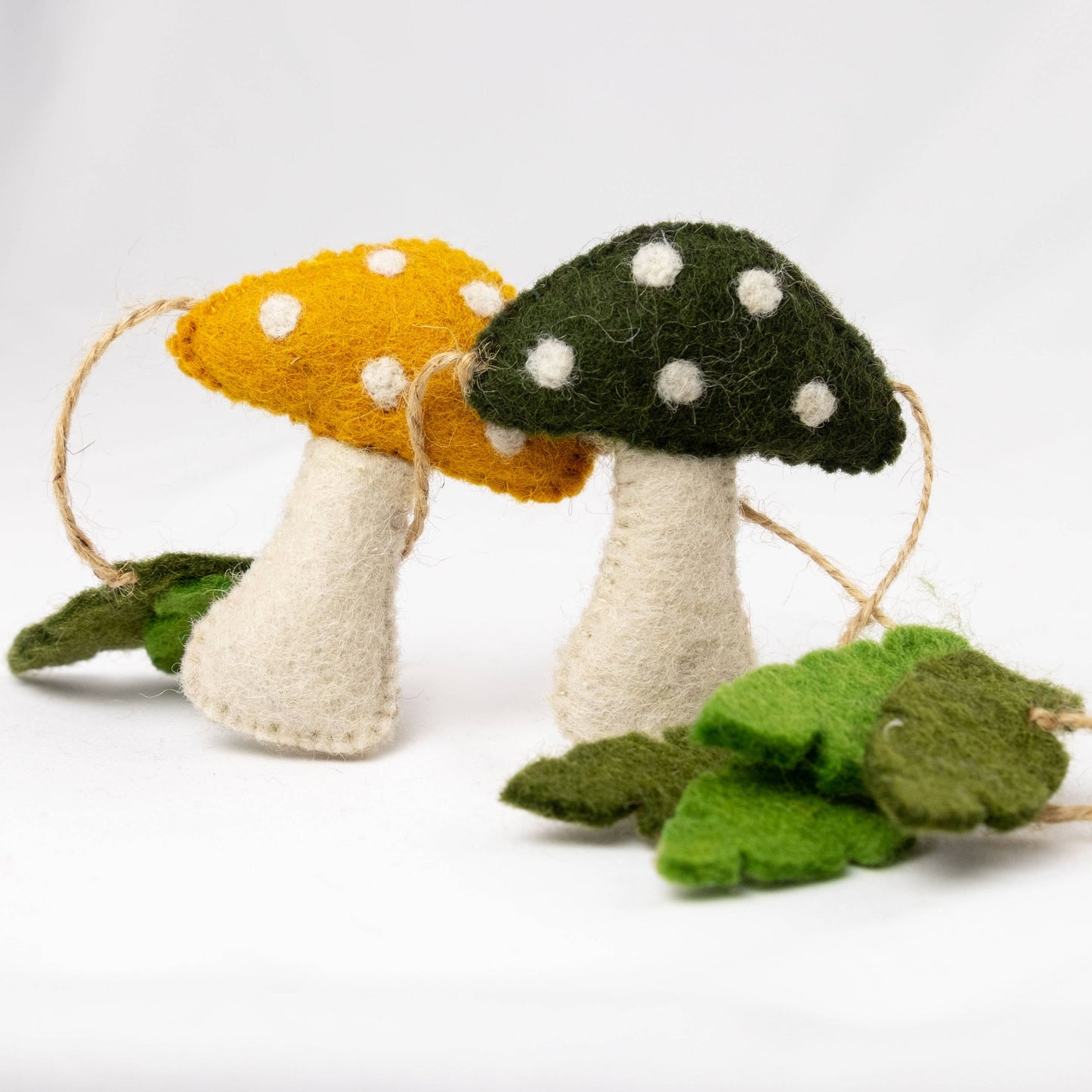Felt Garland - Spotted Mushroom (Multicolor)