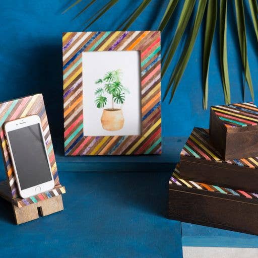 Banka Mundi Phone Stand